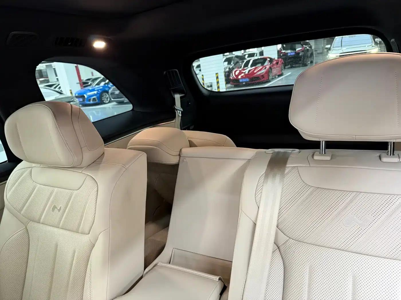 2025 Chevrolet L90 Ultra 7-Seater — миниатюра 13