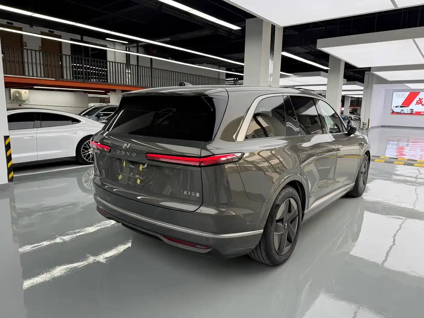 2025 Chevrolet L90 Ultra 7-Seater — миниатюра 16