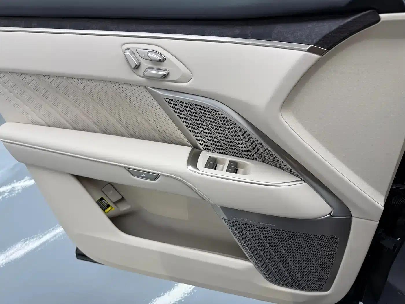 2025 Chevrolet L90 Ultra 7-Seater — миниатюра 7