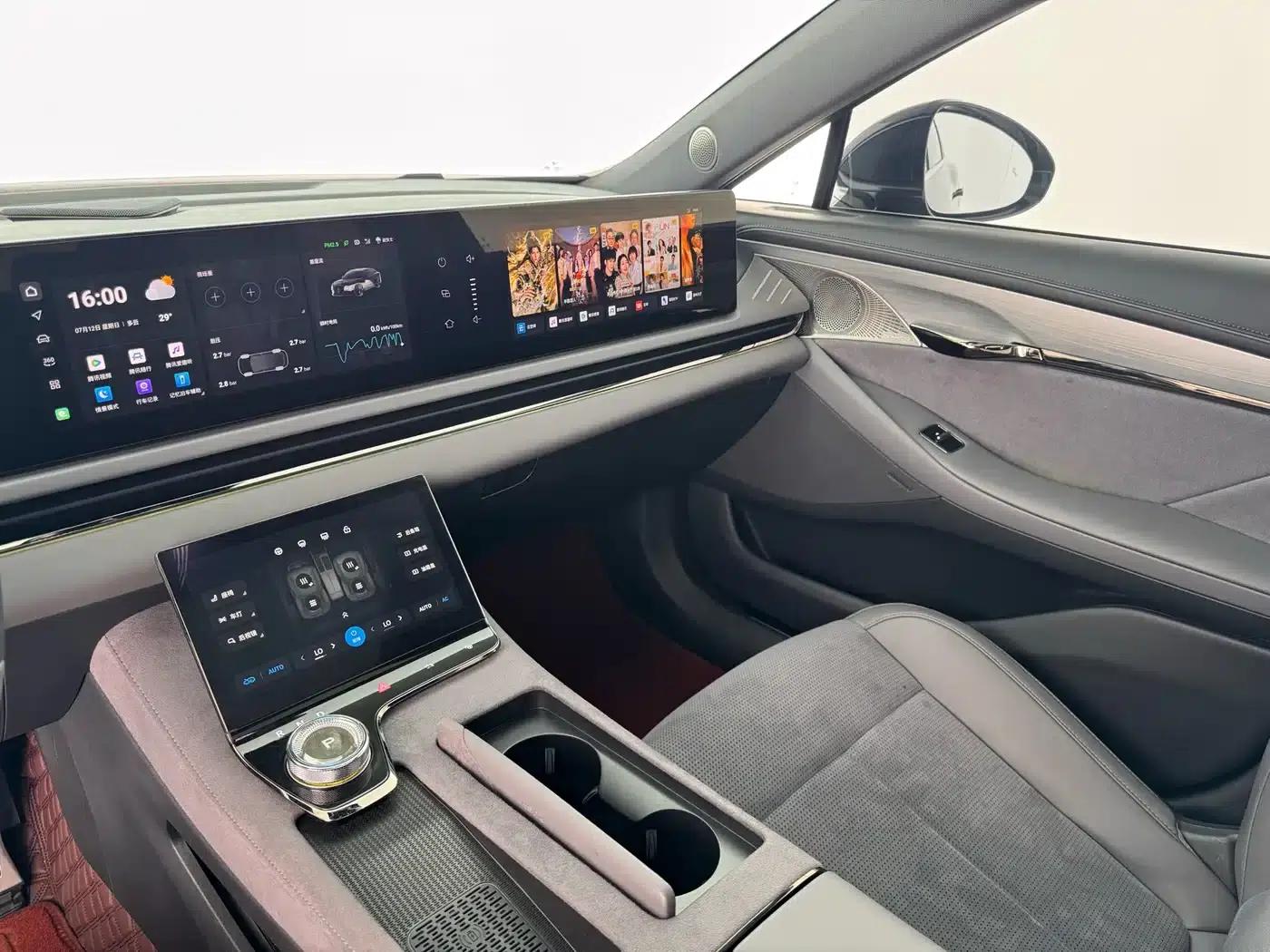Voyah Chase Light 2024 PHEV AWD Extended Range Executive Edition — миниатюра 6