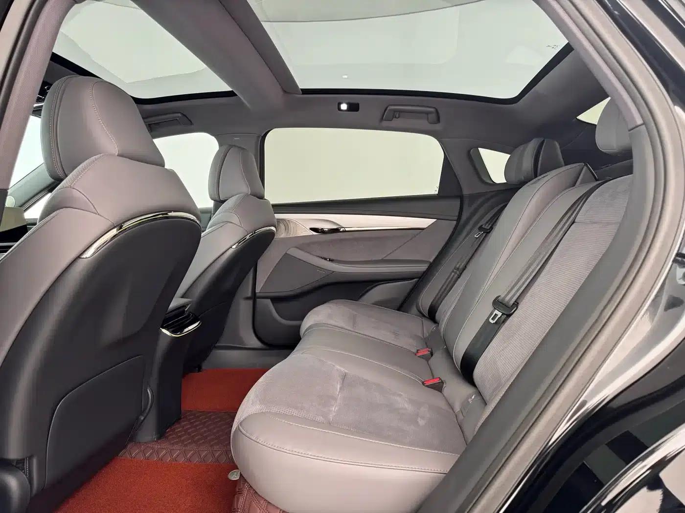 Voyah Chase Light 2024 PHEV AWD Extended Range Executive Edition — миниатюра 10