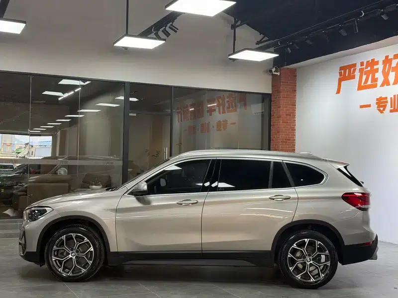 BMW X1 2020 sDrive25Li Leading Edition — миниатюра 4