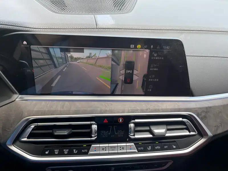 BMW X5 2023 xDrive30Li M Sport Package — миниатюра 10