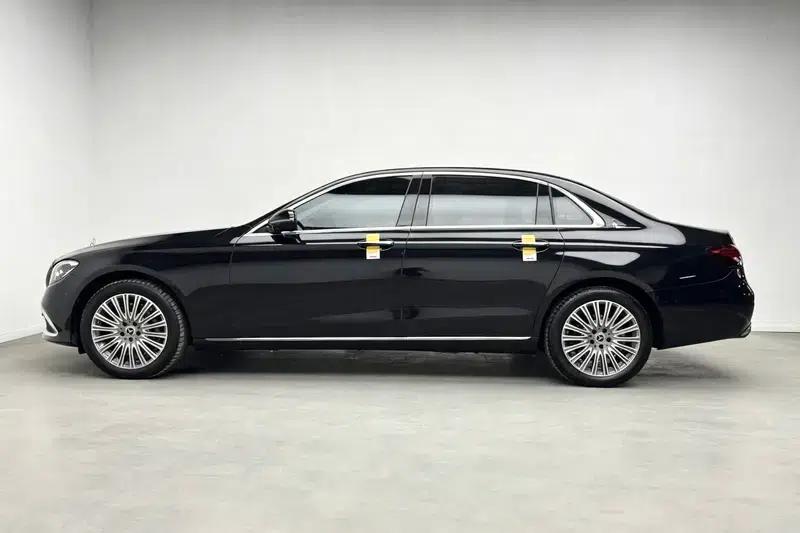 Mercedes-Benz E-Class 2023 Facelift E 300 L Fashion Sedan — миниатюра 4