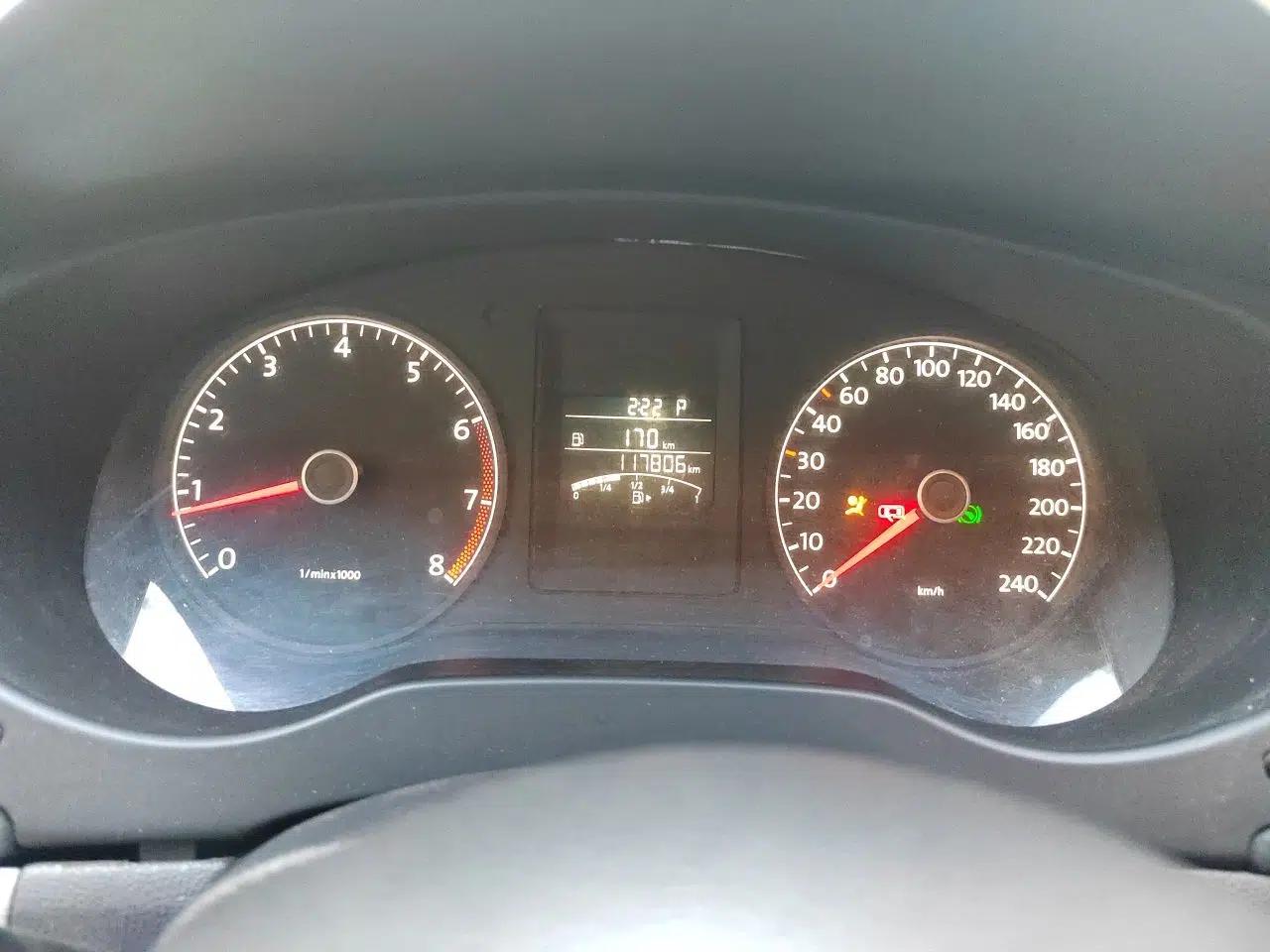 Volkswagen Sagitar 2012 1.6L Automatic Comfort Edition — миниатюра 11
