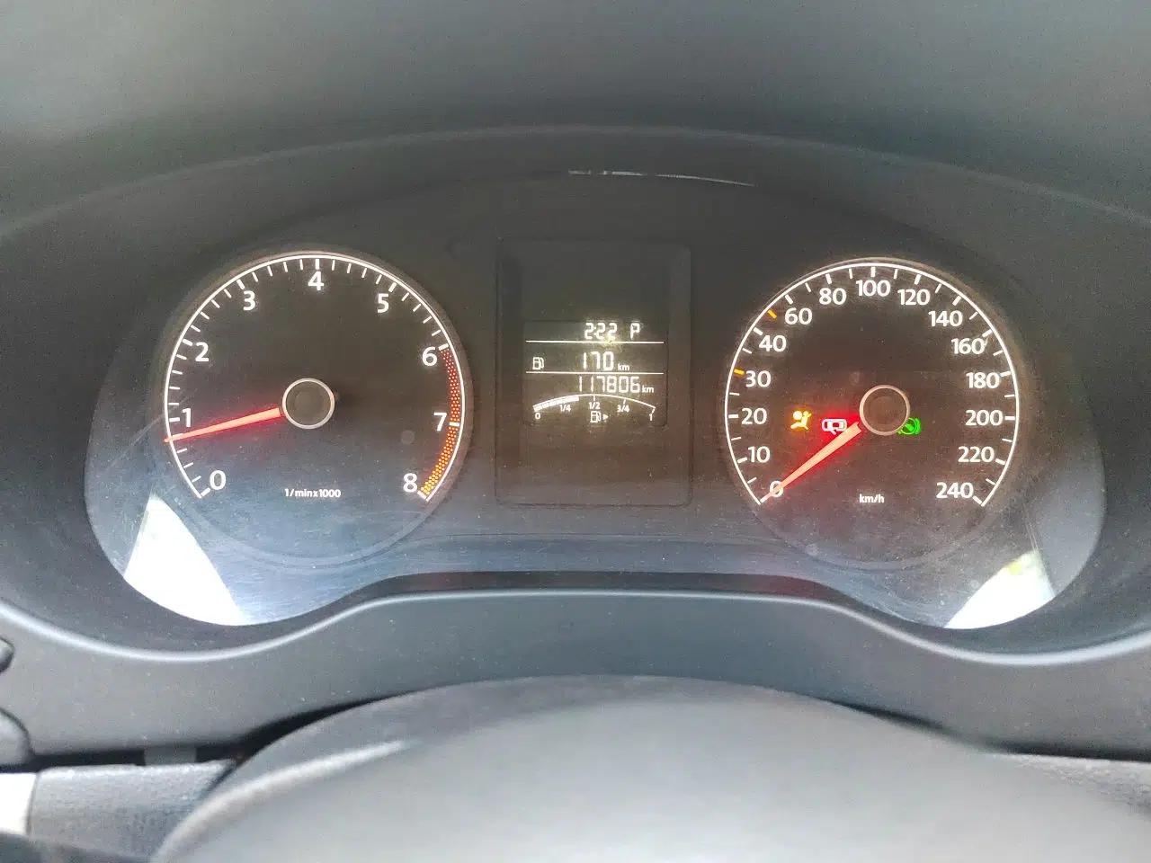 Volkswagen Sagitar 2012 1.6L Automatic Comfort Edition — миниатюра 12