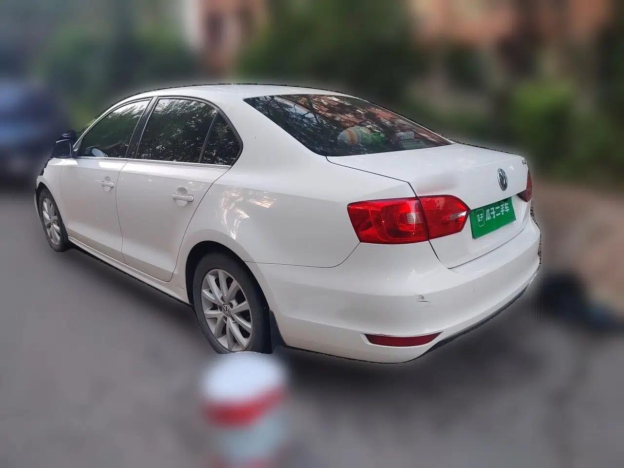 Volkswagen Sagitar 2012 1.6L Automatic Comfort Edition — миниатюра 4