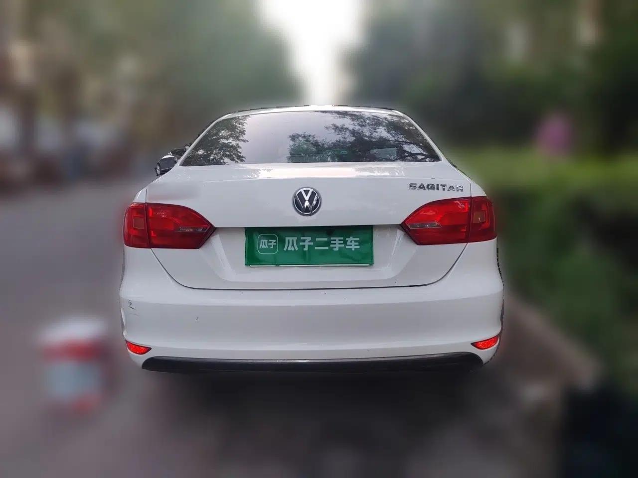 Volkswagen Sagitar 2012 1.6L Automatic Comfort Edition — миниатюра 5