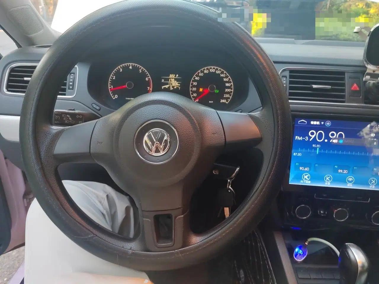 Volkswagen Sagitar 2012 1.6L Automatic Comfort Edition — миниатюра 10