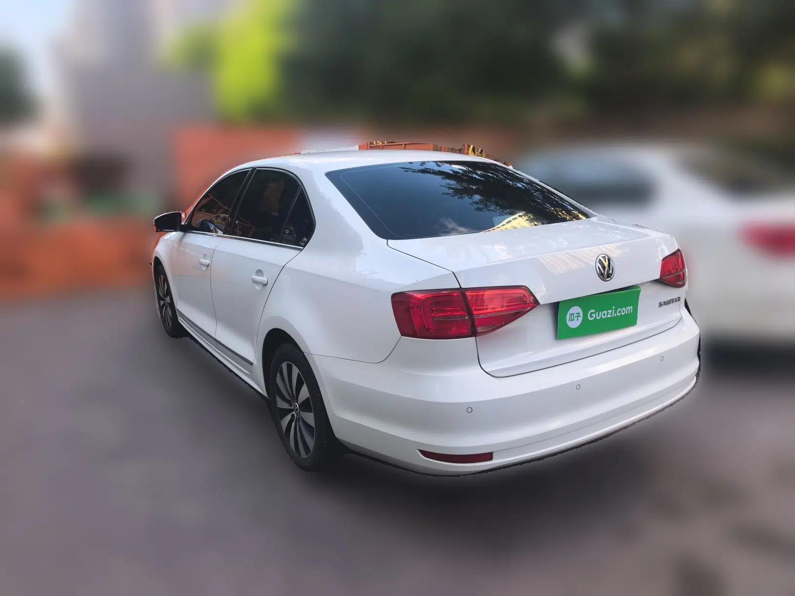 Volkswagen Sagitar 2018 1.6L Automatic Comfort Model — миниатюра 4