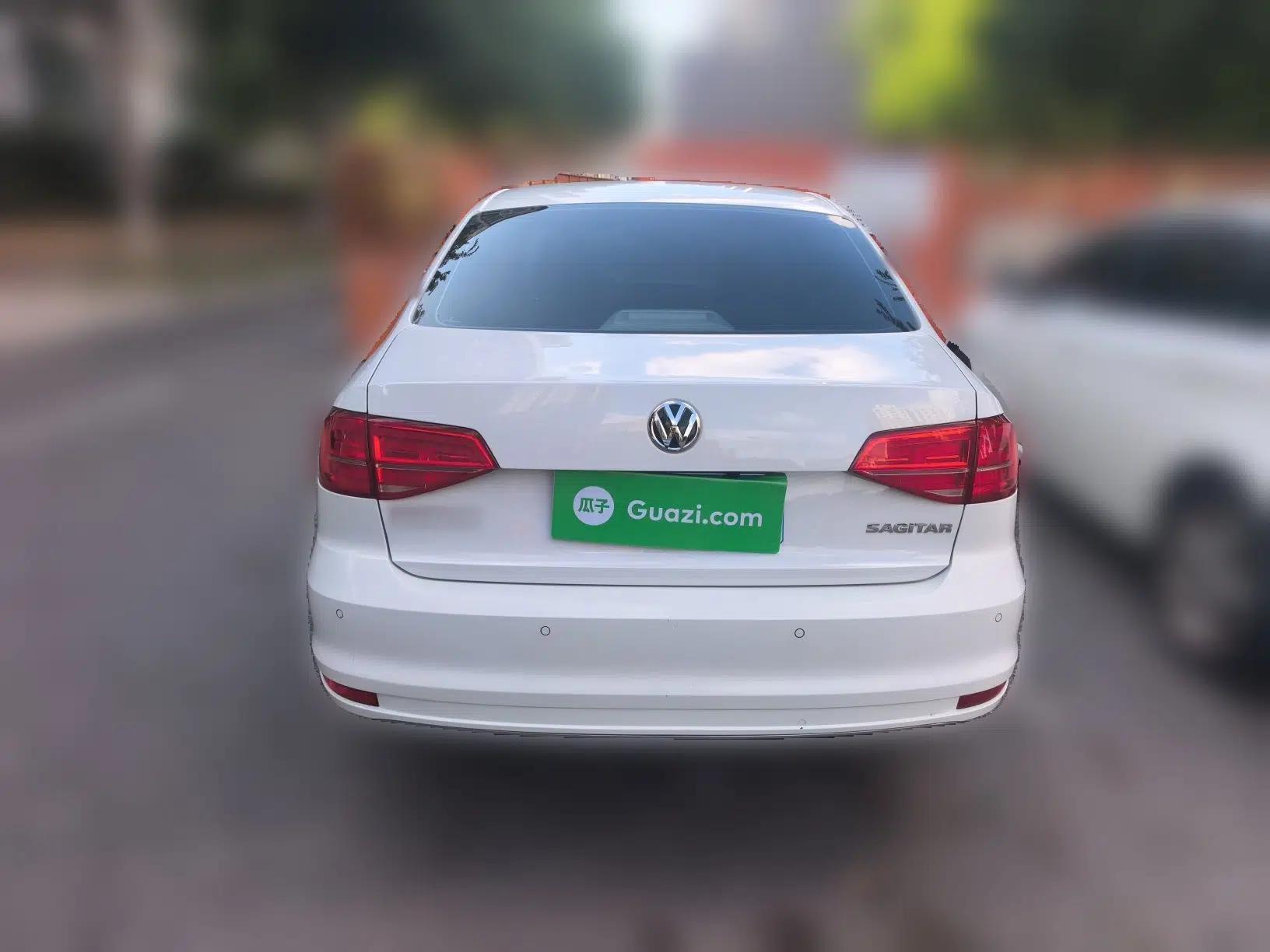 Volkswagen Sagitar 2018 1.6L Automatic Comfort Model — миниатюра 5