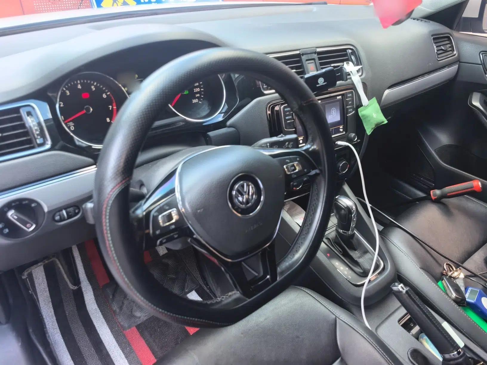 Volkswagen Sagitar 2018 1.6L Automatic Comfort Model — миниатюра 10