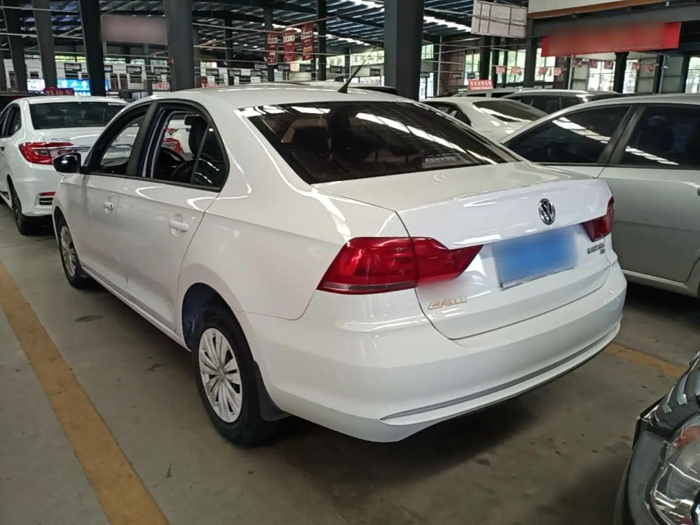 Volkswagen Santana 2016 1.6L Manual Fashion Edition — миниатюра 4