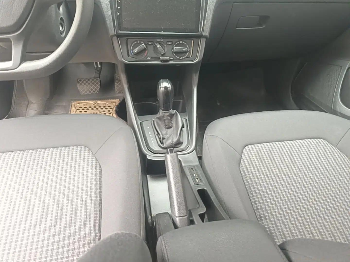 Volkswagen Santana 2017 Haval H6 1.6L Automatic Fashion Edition — миниатюра 16