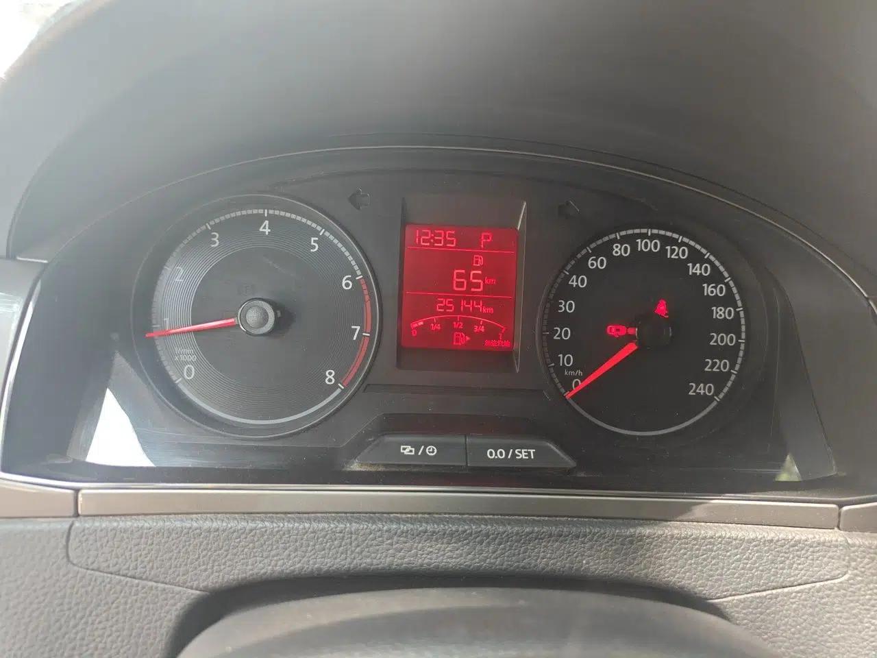 Volkswagen Santana 2019 1.5L Automatic Comfort Edition China VI Standard — миниатюра 12
