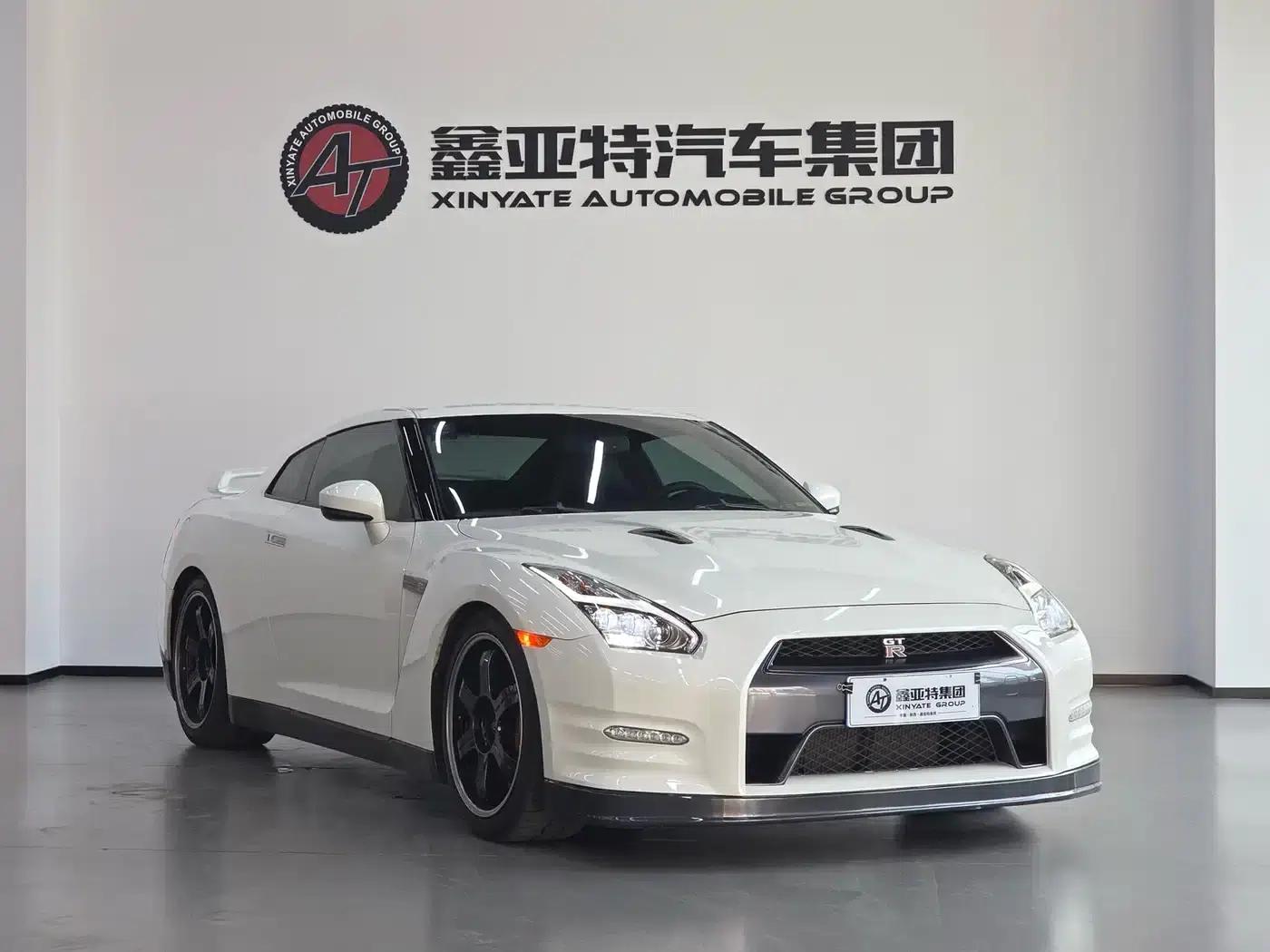 2012 Nissan GT-R 3.8T US Spec — миниатюра 3