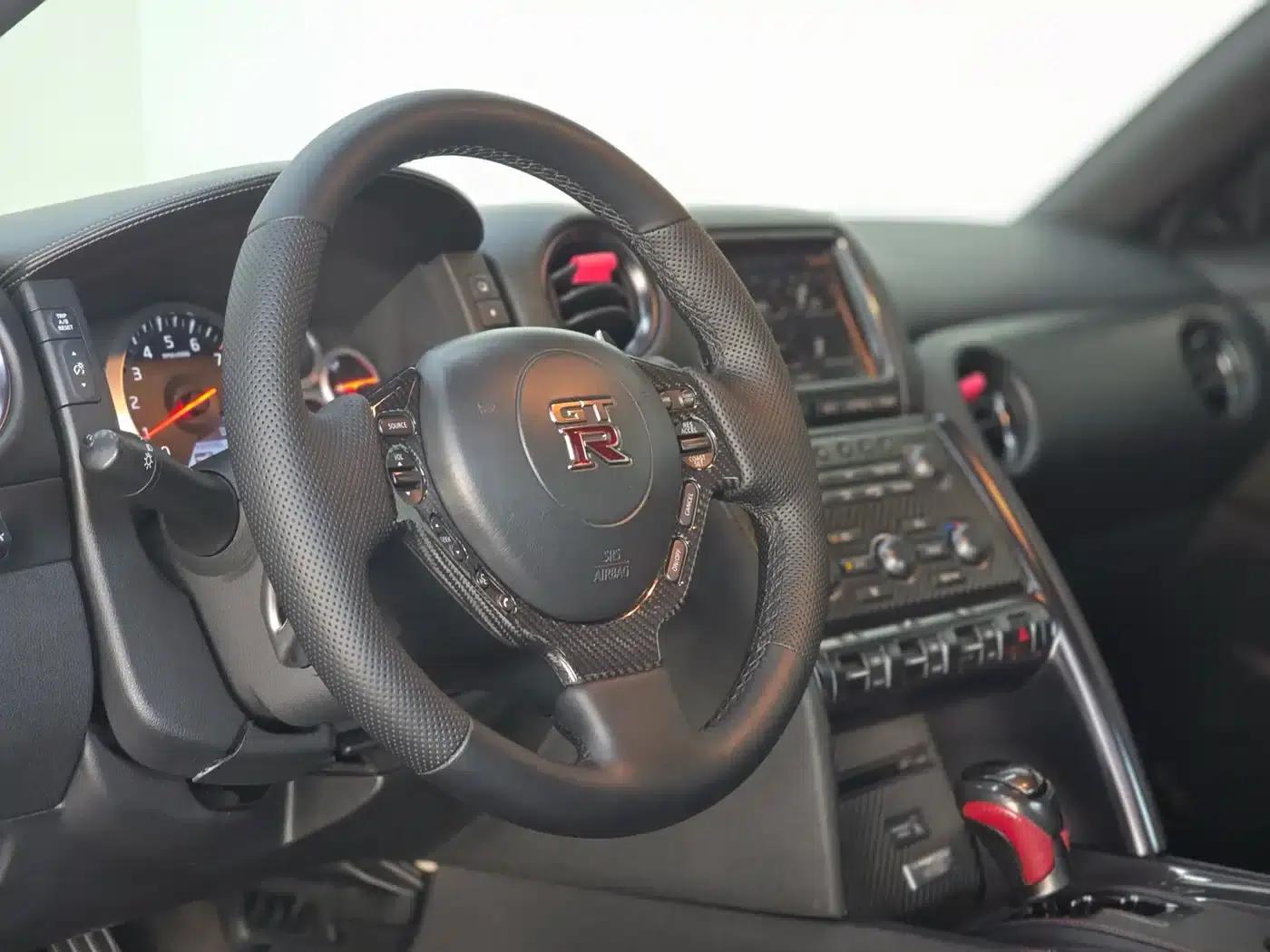 2012 Nissan GT-R 3.8T US Spec — миниатюра 8