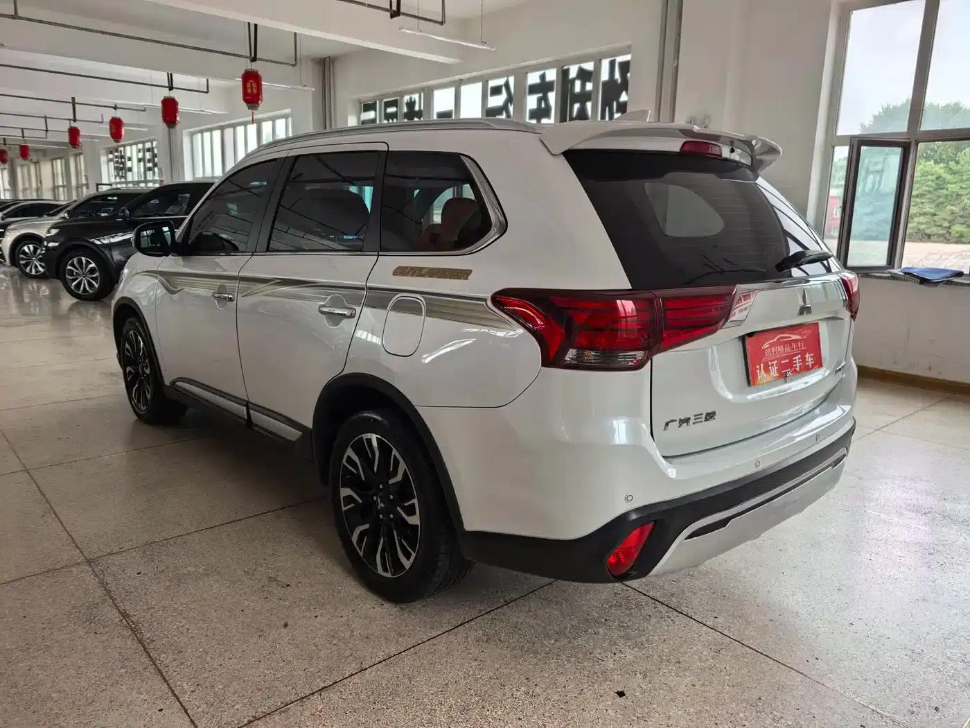 Outlander 2021 2.4L AWD Dynamic Edition 5-seater — миниатюра 4