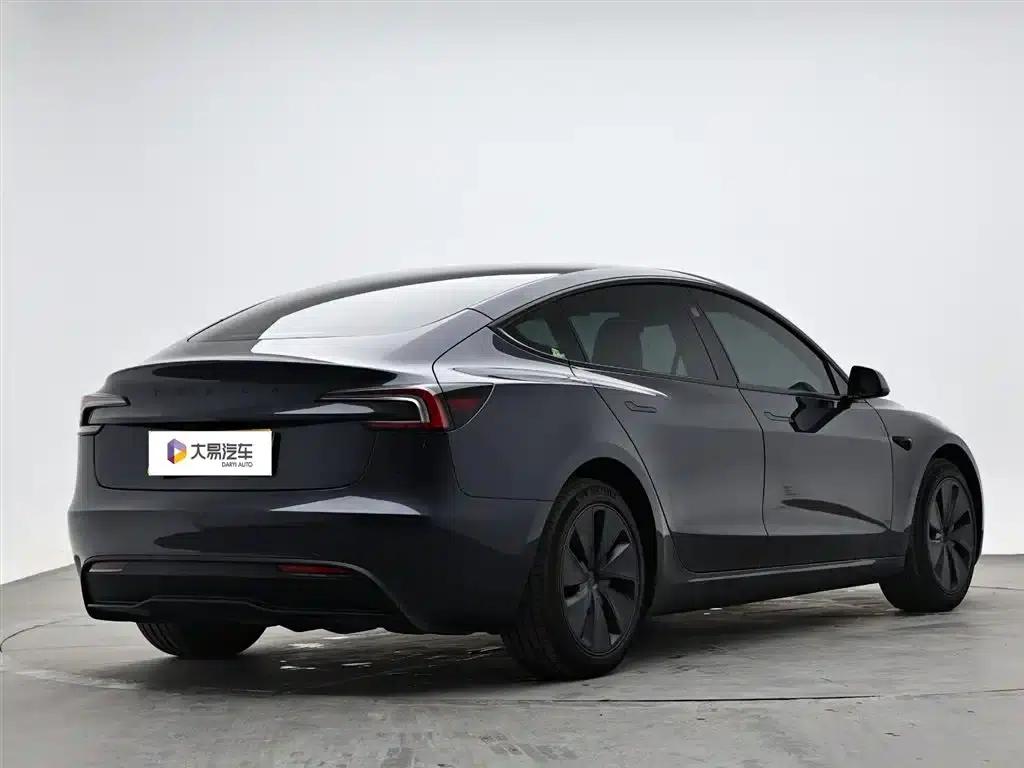 Model 3 2025 Rear-Wheel Drive — миниатюра 3