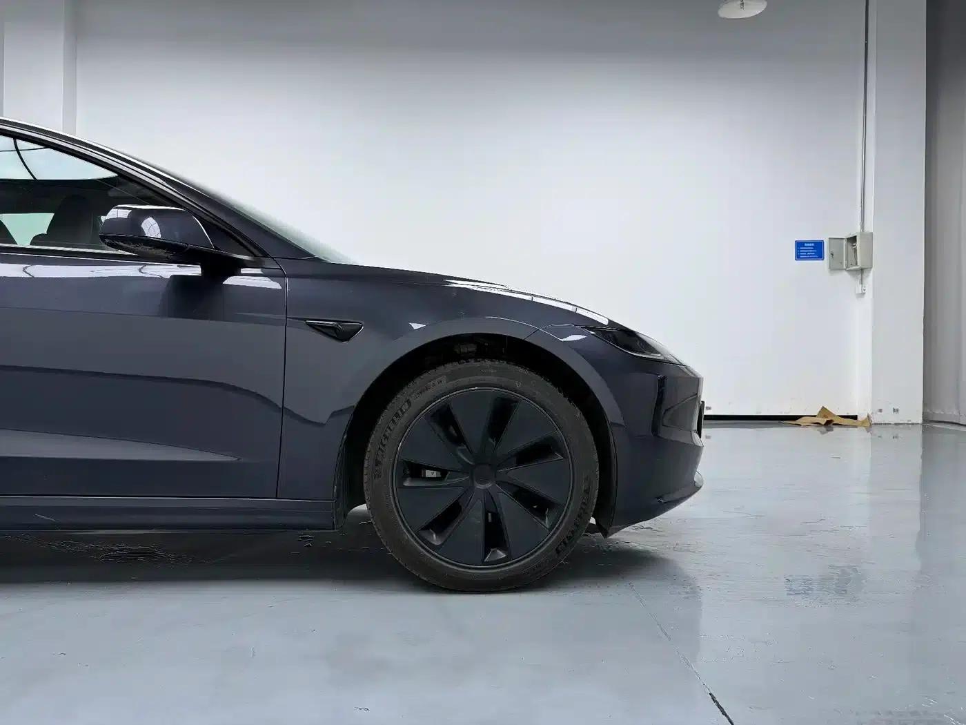 Model 3 2023 Rear-Wheel Drive — миниатюра 4