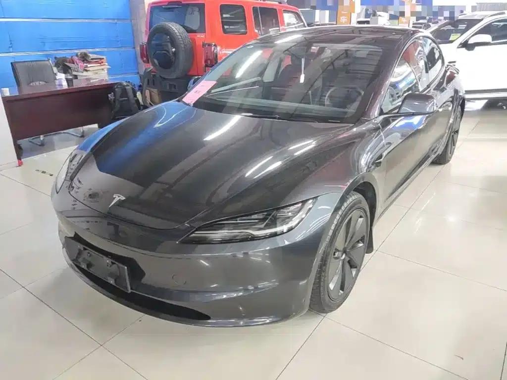 Model 3 2025 Rear-Wheel Drive — миниатюра 1