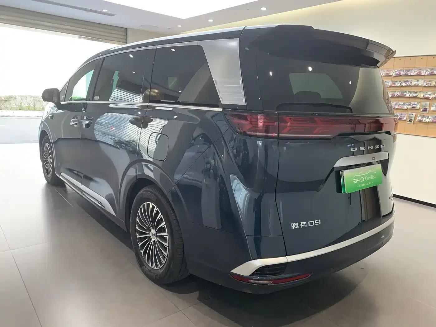 Denza D9 2025 DM-i Smart Driving Edition 1020 AWD Flagship Model — миниатюра 4