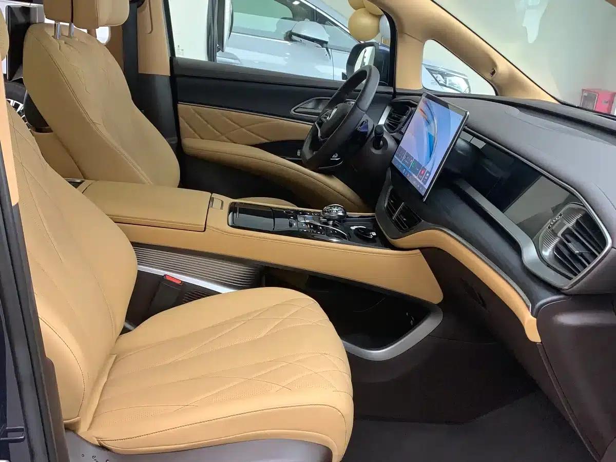 Denza D9 2025 DM-i Smart Driving Edition 1020 AWD Flagship Model — миниатюра 38
