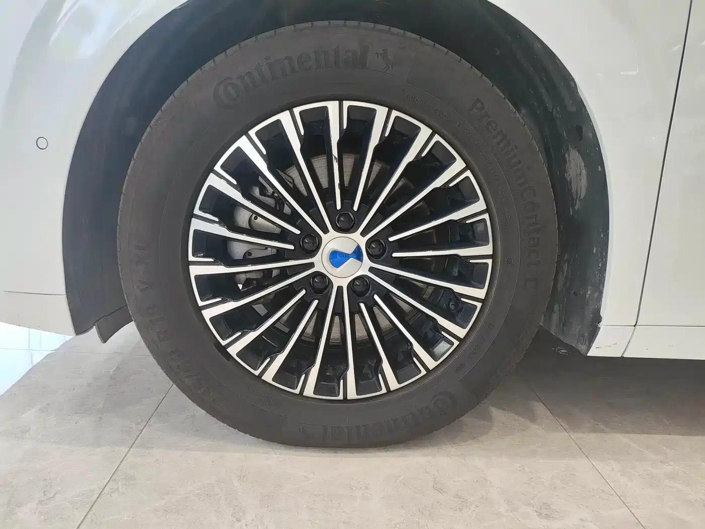 Denza D9 2022 DM-i 970 AWD Flagship Edition — миниатюра 16