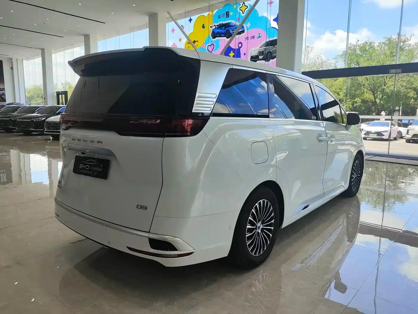 Denza D9 2022 DM-i 970 AWD Flagship Edition — миниатюра 5