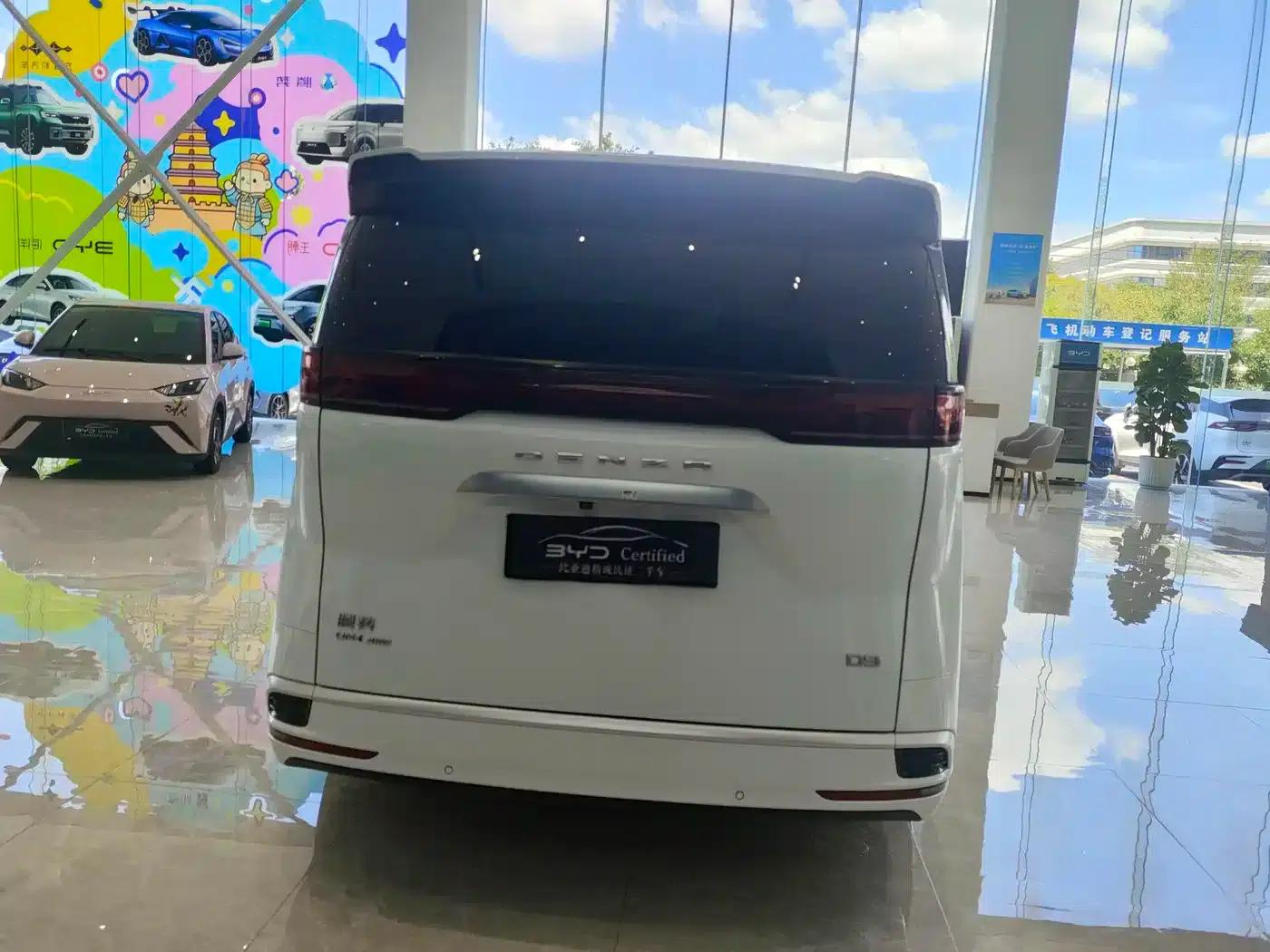 Denza D9 2022 DM-i 970 AWD Flagship Edition — миниатюра 6