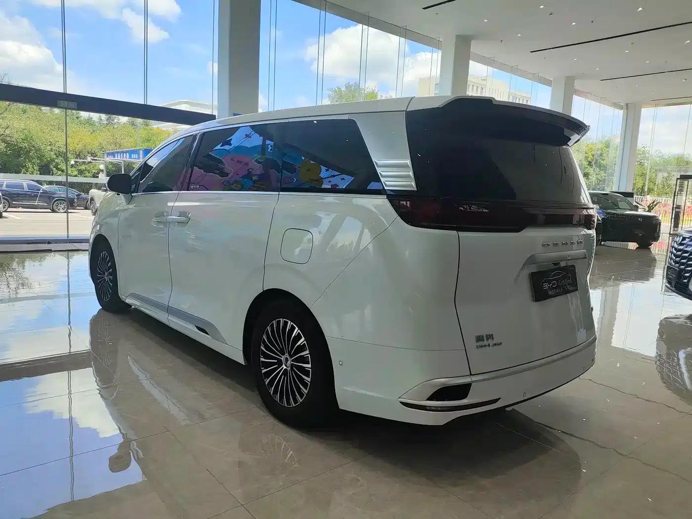 Denza D9 2022 DM-i 970 AWD Flagship Edition — миниатюра 7