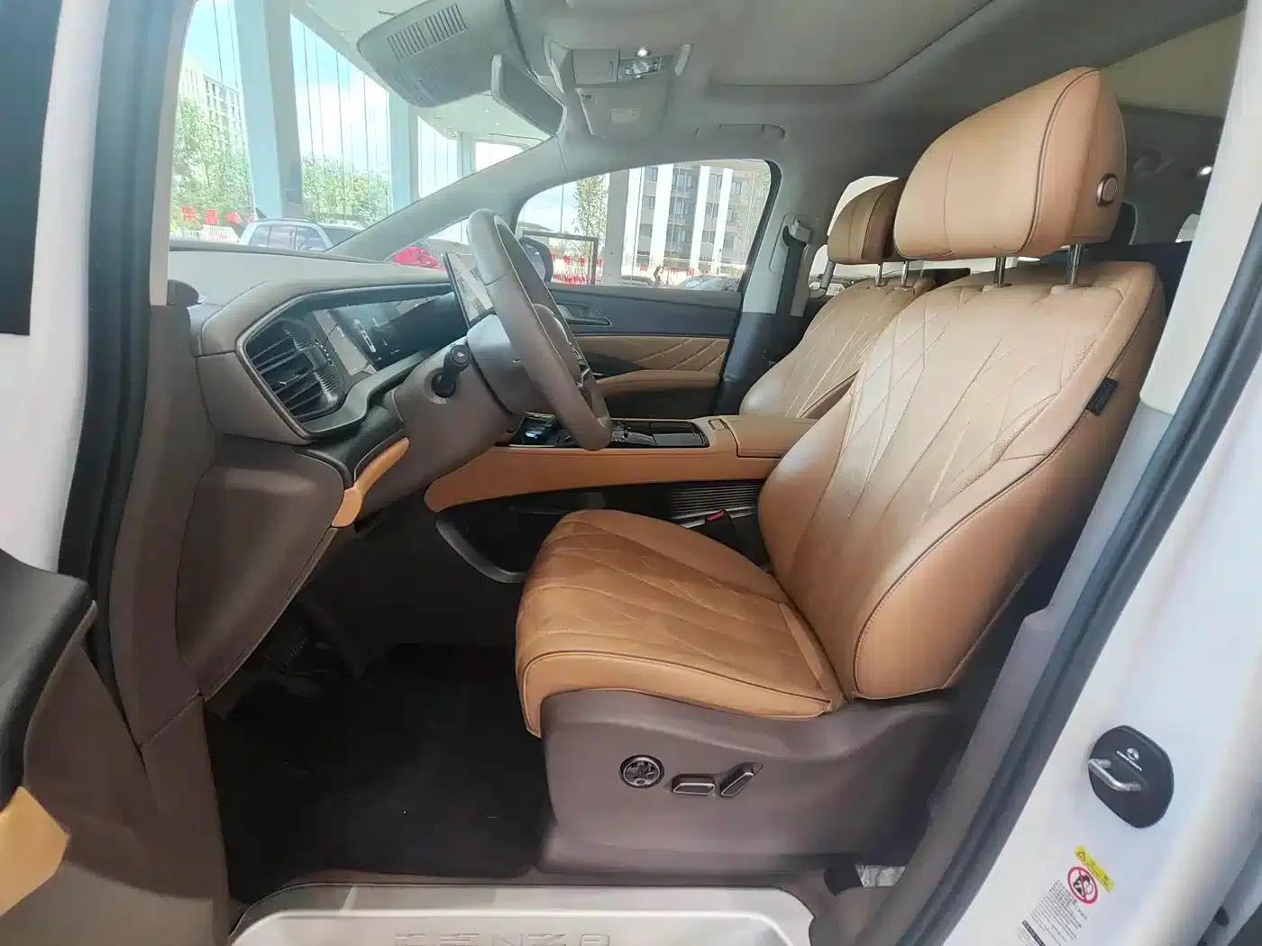 Denza D9 2022 DM-i 970 AWD Flagship Edition — миниатюра 9