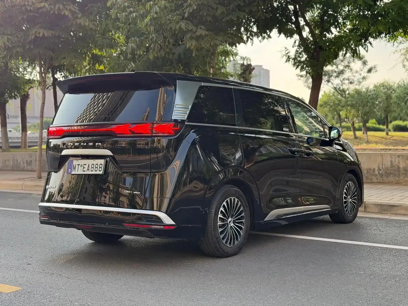 Denza D9 2022 DM-i 970 AWD Flagship Edition — миниатюра 7
