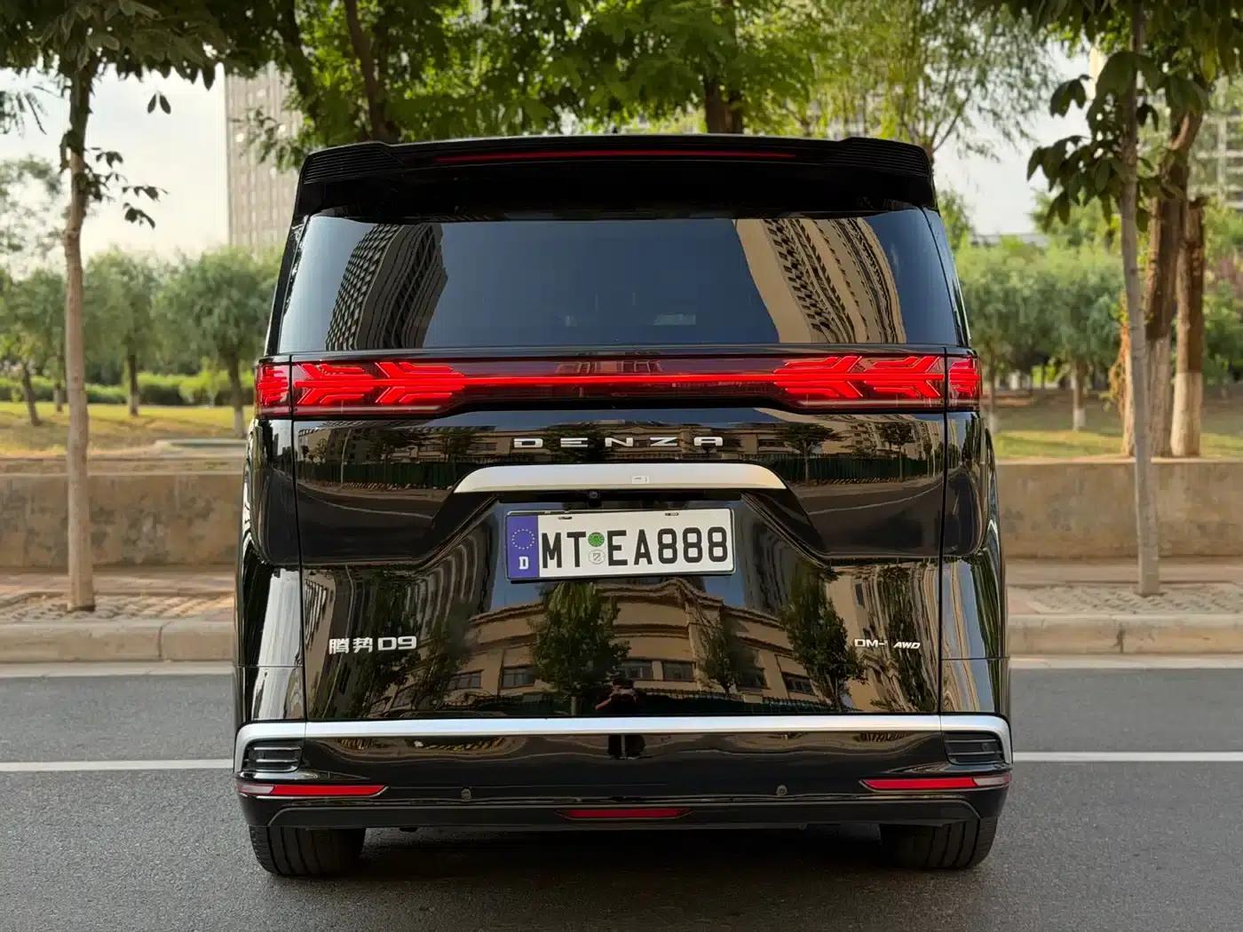 Denza D9 2022 DM-i 970 AWD Flagship Edition — миниатюра 8