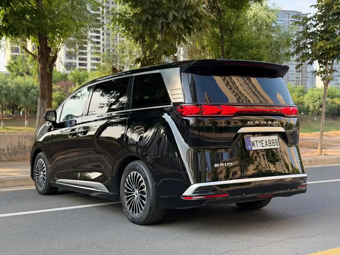 Denza D9 2022 DM-i 970 AWD Flagship Edition — миниатюра 9