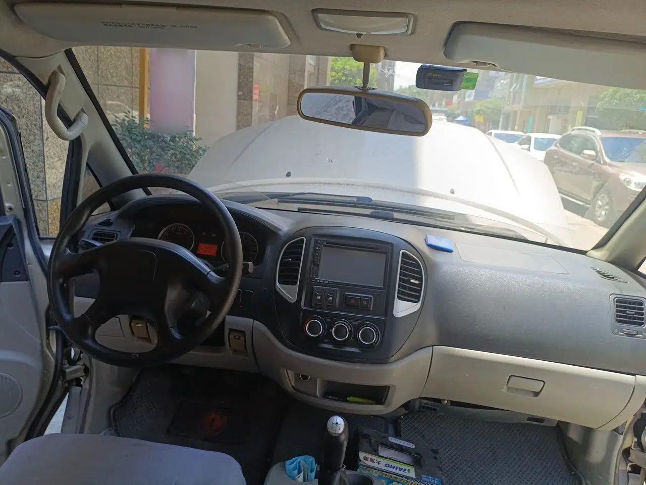 FORTHING Lingzhi 2015 V3 1.5L 7-Seater Luxury Model — миниатюра 9
