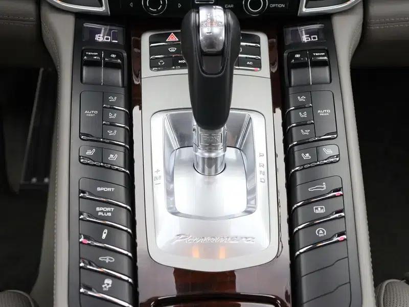Panamera 2010 Panamera Turbo 4.8T — миниатюра 16