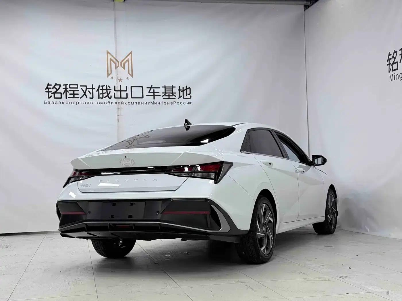 Hyundai Elantra 2023 1.5L CVT GLX Elite Edition — миниатюра 4
