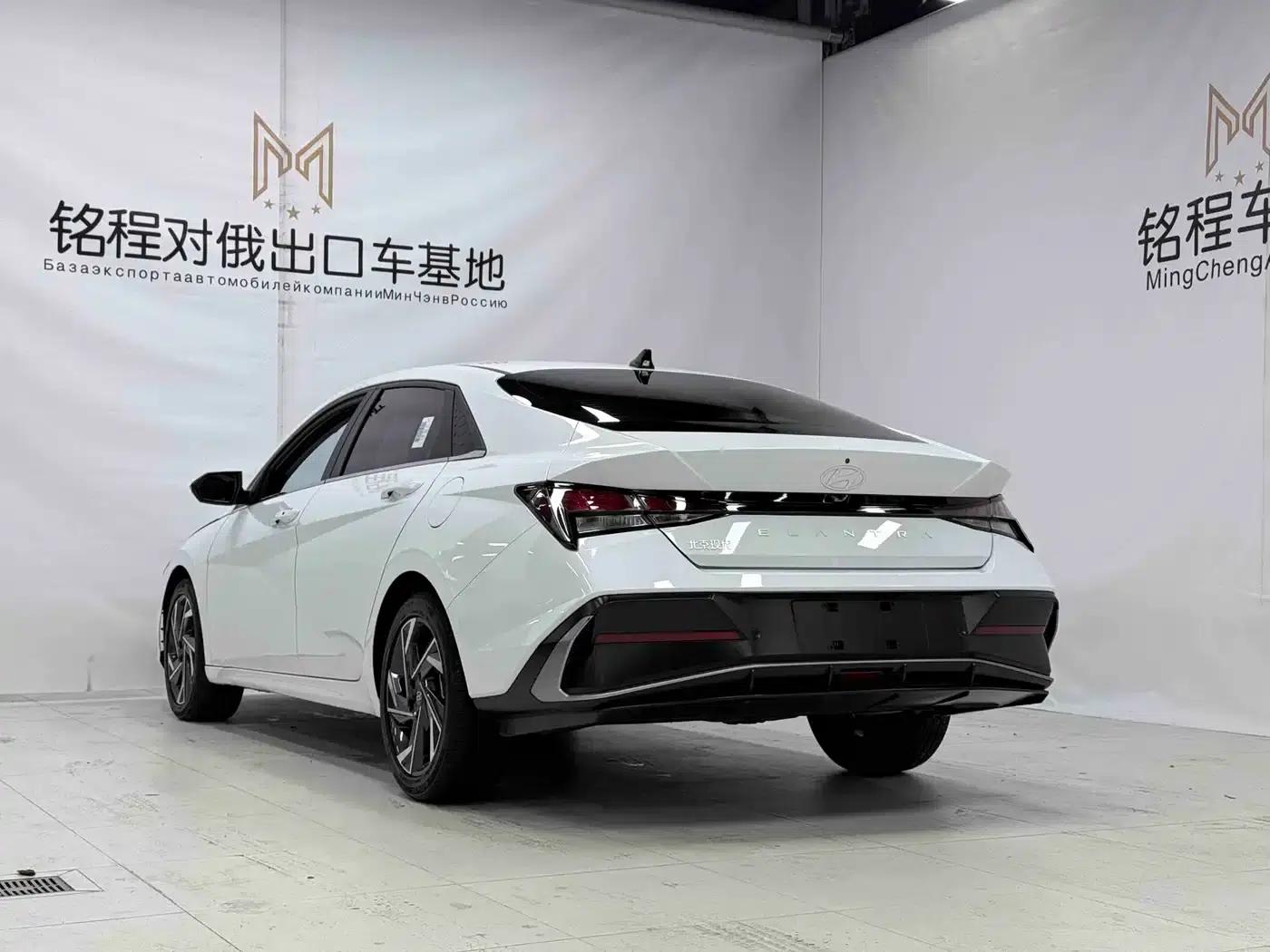Hyundai Elantra 2023 1.5L CVT GLX Elite Edition — миниатюра 6