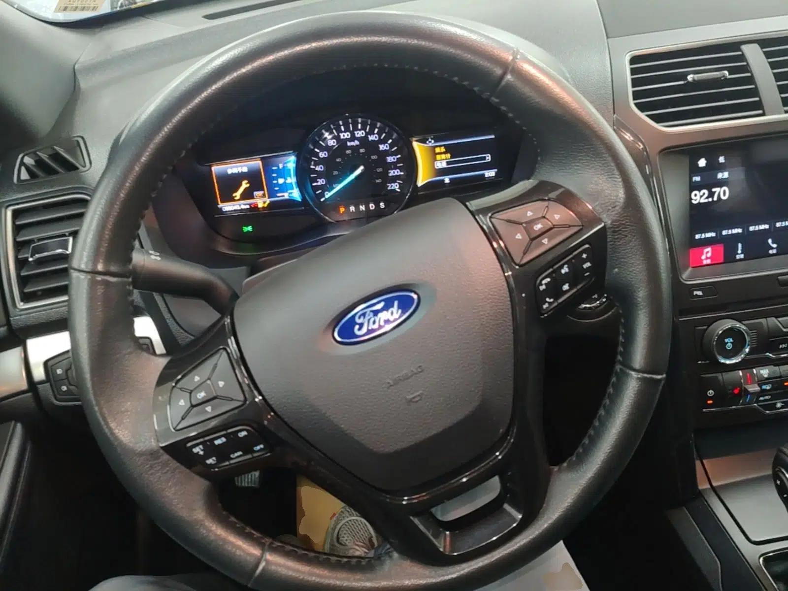 Ford Explorer 2017 2.3T Fashion Edition — миниатюра 13