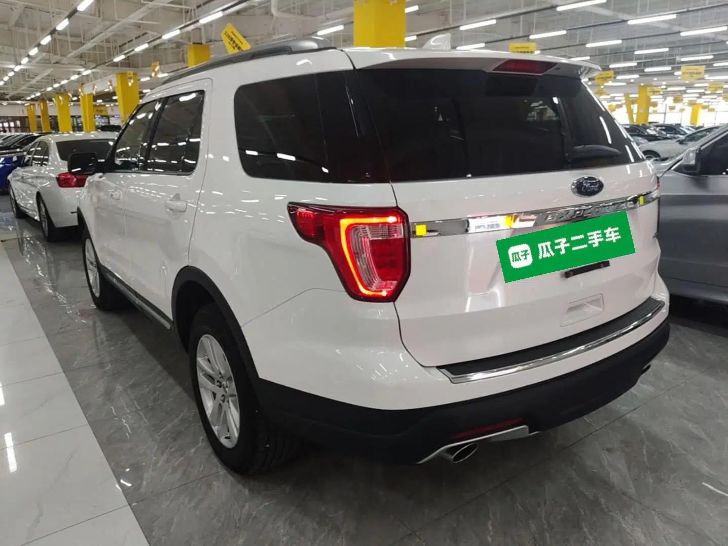 Ford Explorer 2017 2.3T Fashion Edition — миниатюра 4