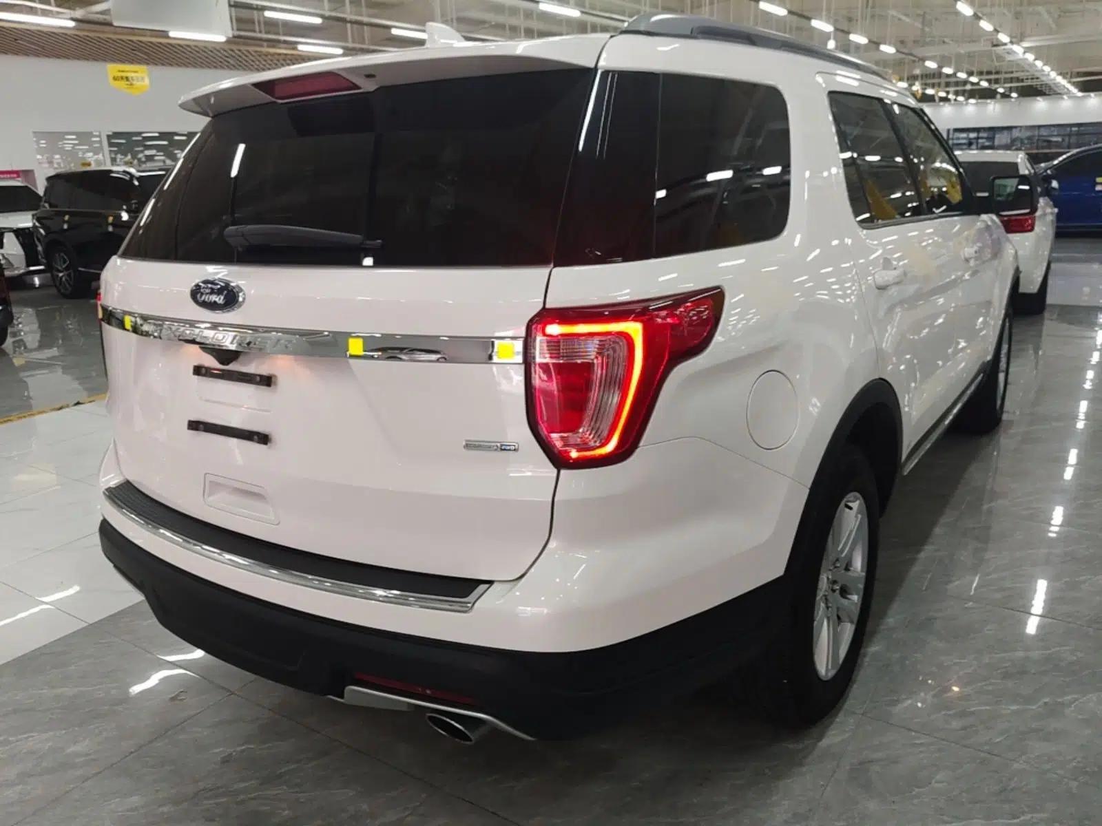 Ford Explorer 2017 2.3T Fashion Edition — миниатюра 6