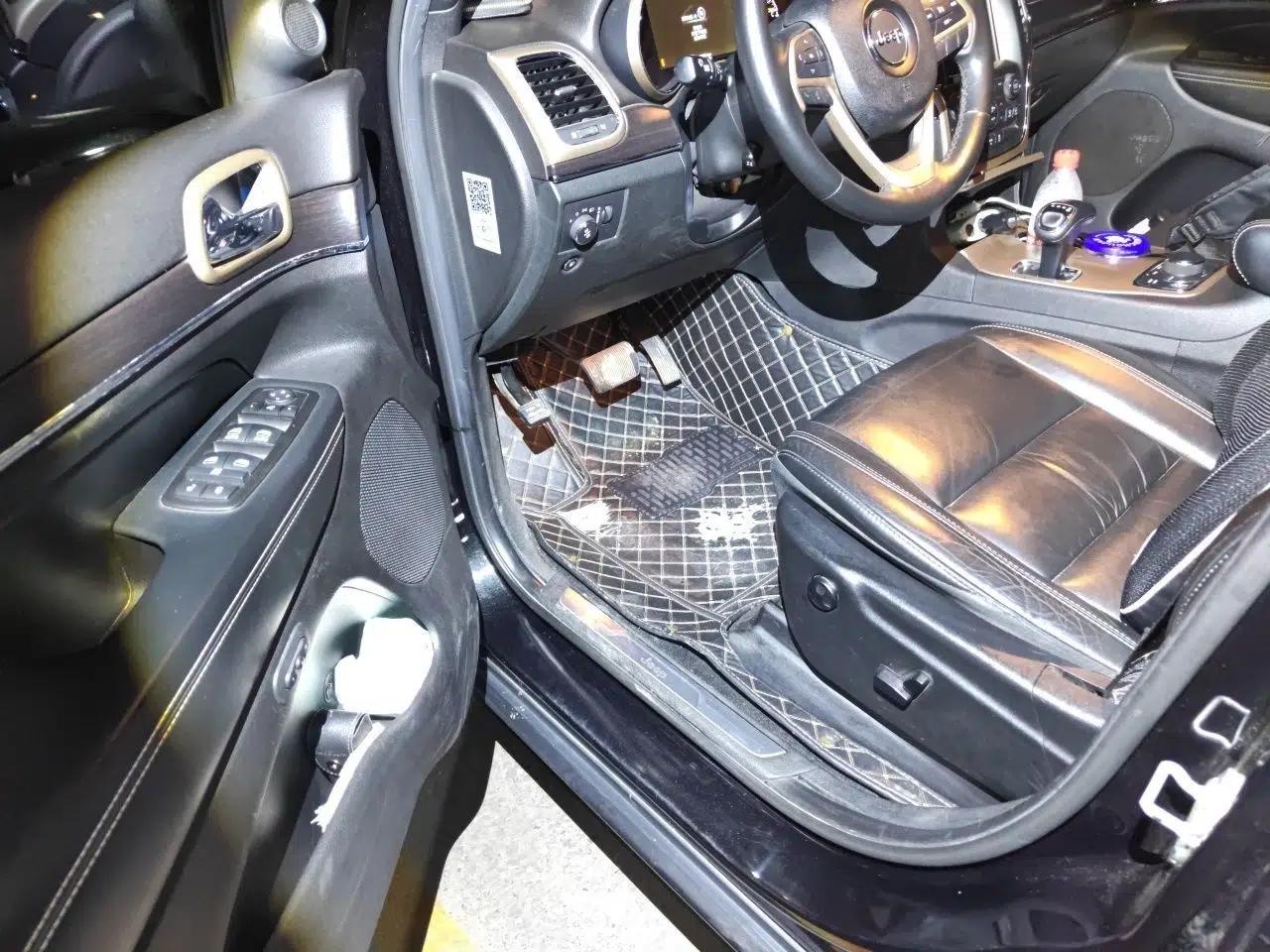 Jeep Grand Cherokee 2014 3.0L Comfort Navigation Edition — миниатюра 16