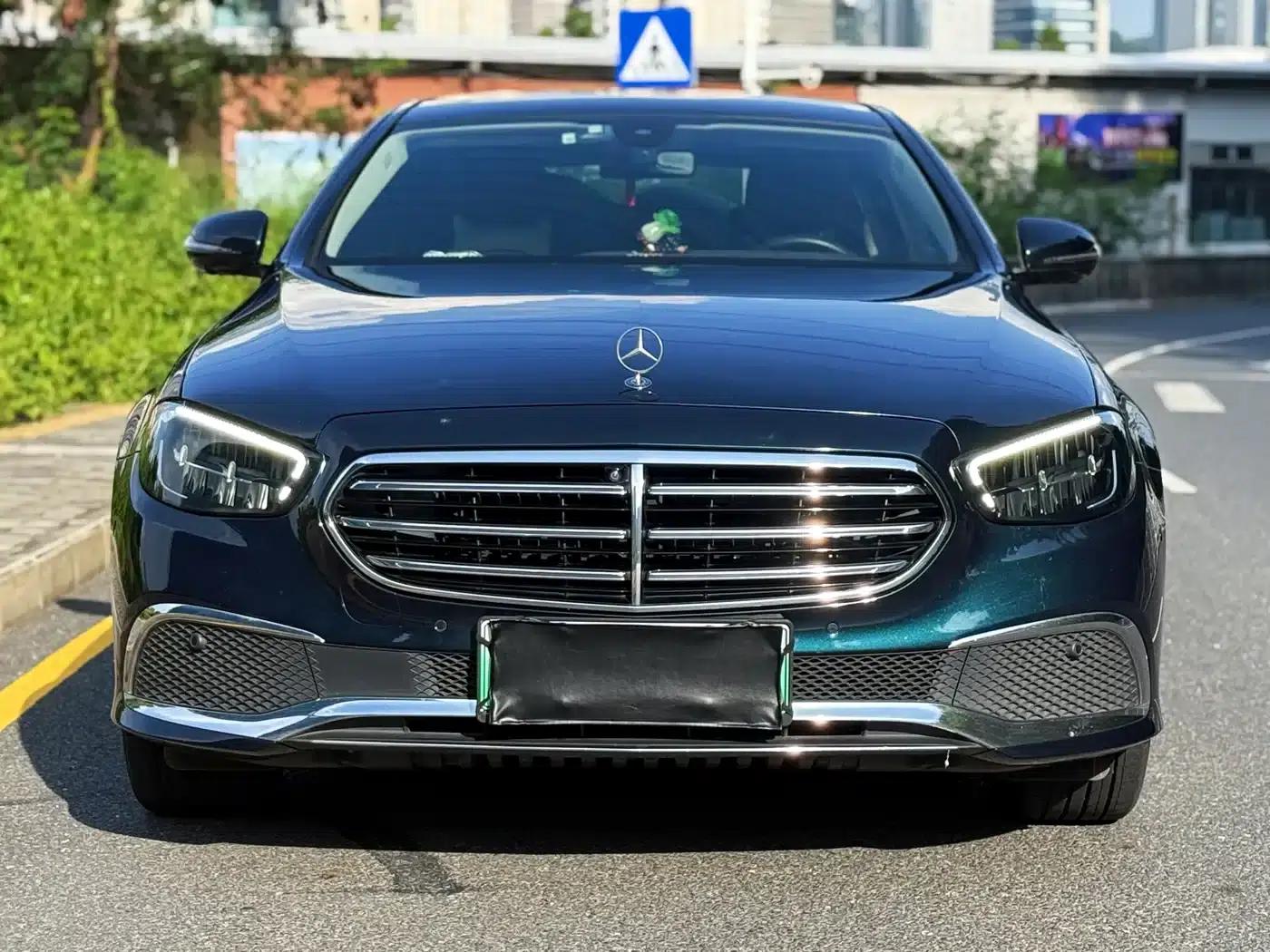 Mercedes-Benz E-Class PHEV 2023 E 350 e L Plug-in Hybrid Sedan — миниатюра 3