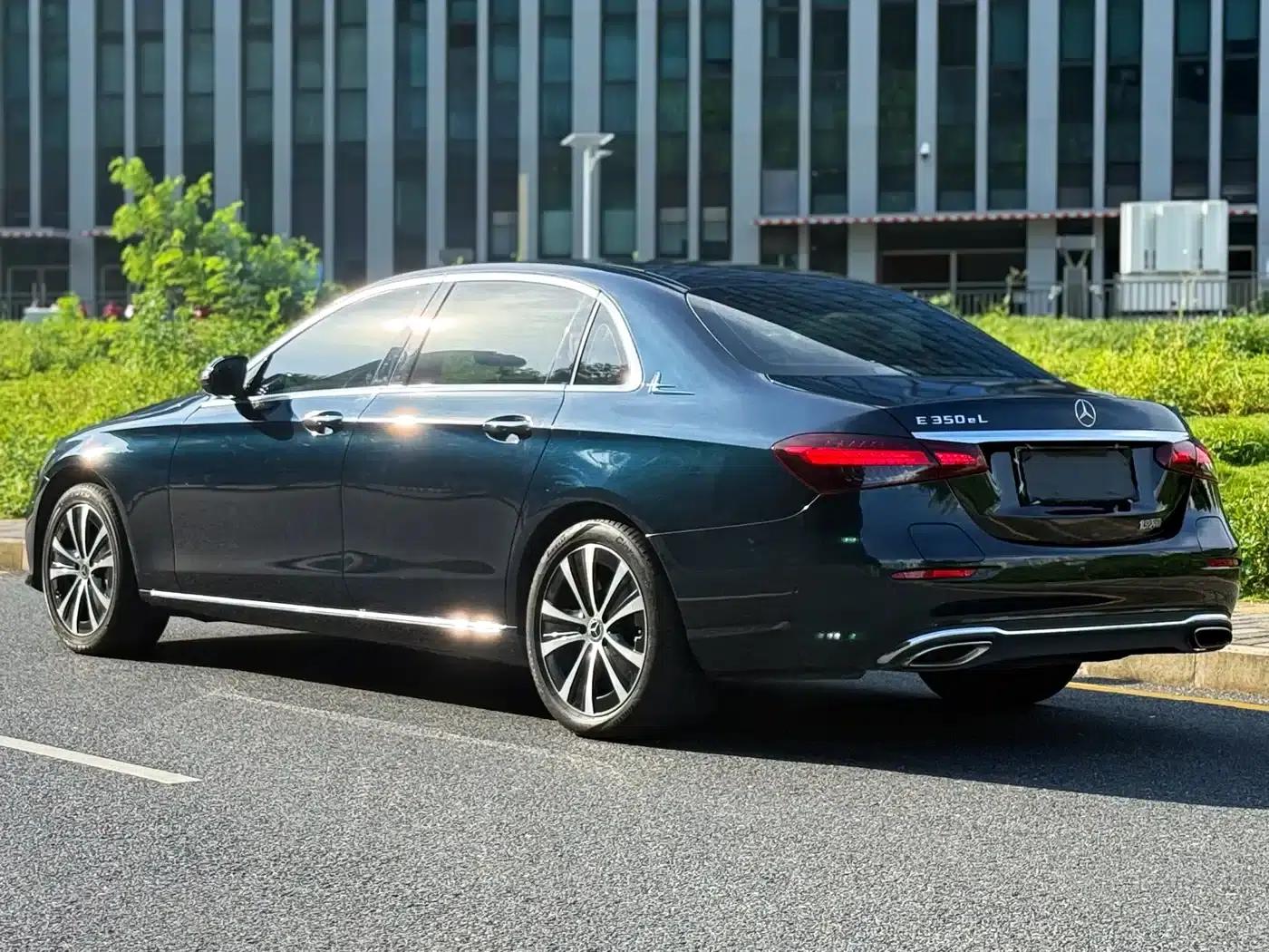 Mercedes-Benz E-Class PHEV 2023 E 350 e L Plug-in Hybrid Sedan — миниатюра 8
