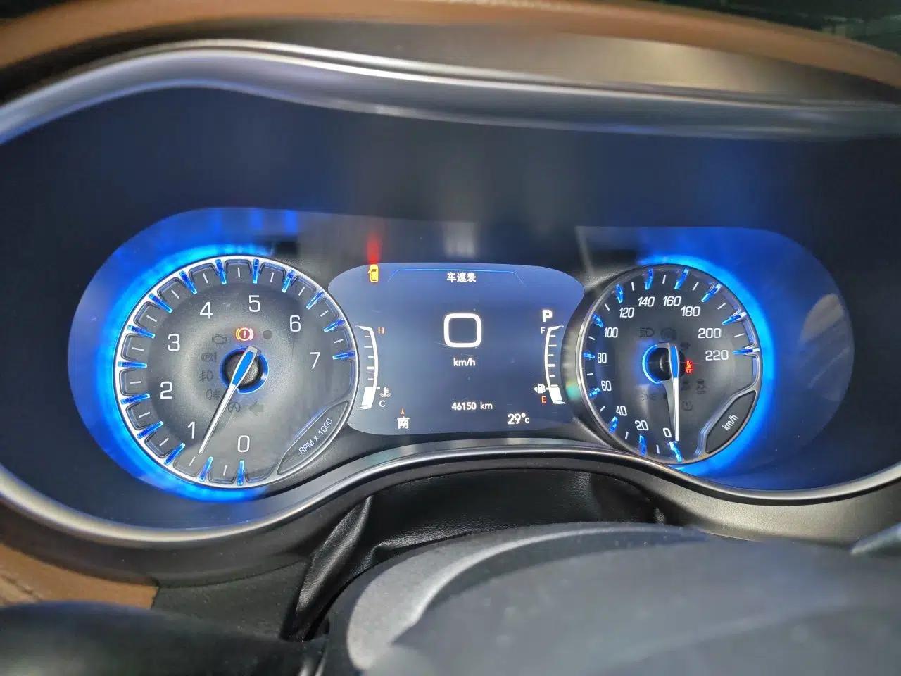 Chrysler Grand Voyager 2017 3.6L Premium Edition — миниатюра 11