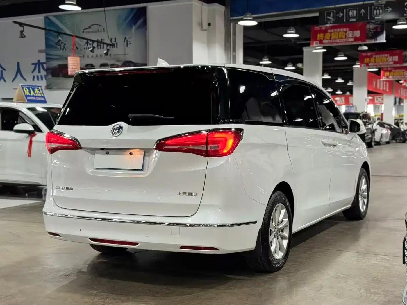 Buick GL8 2017 ES 28T Comfort Model (National V Emission Standard) — миниатюра 6