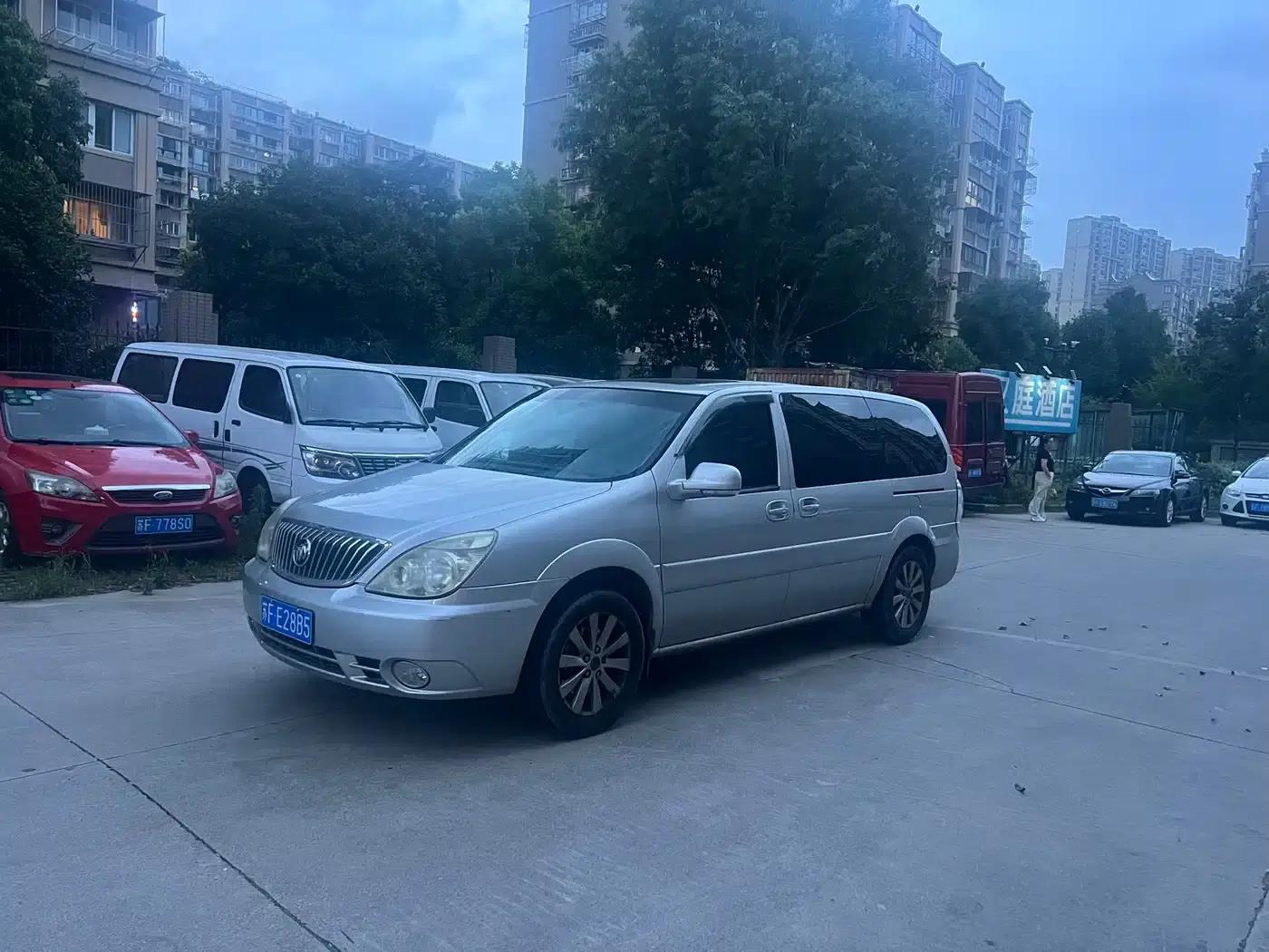 Buick GL8 2014 2.4L Executive Edition — миниатюра 1