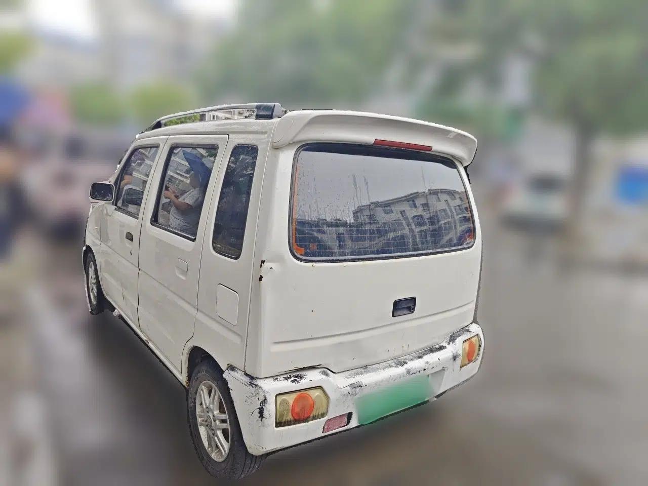 Suzuki Wagon R 2015 1.0L Manual Comfort Model — миниатюра 4