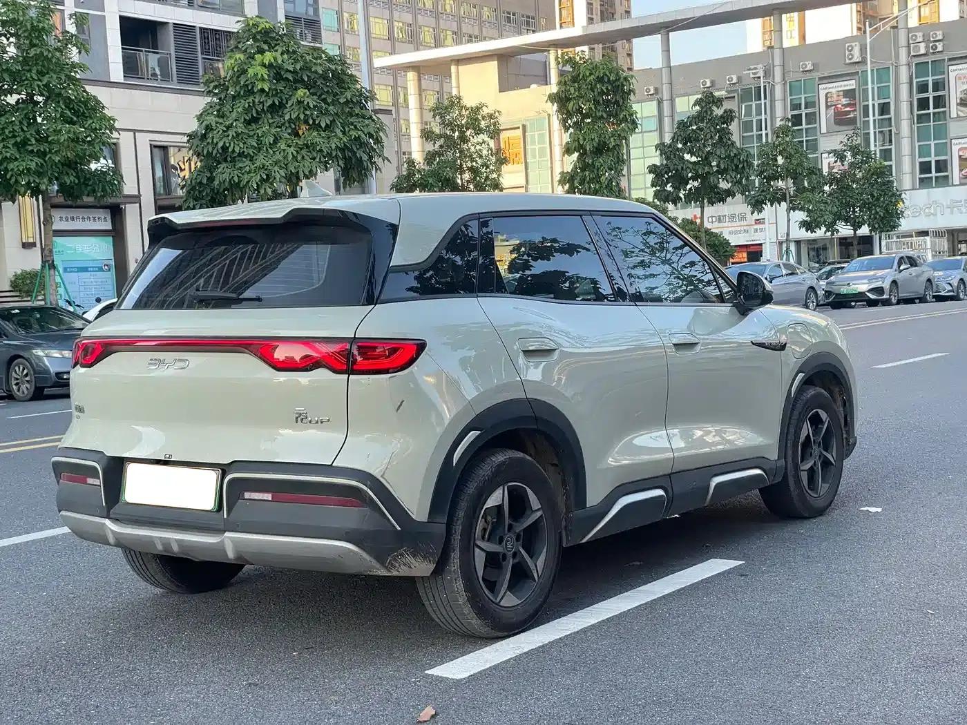 Yuan UP 2024 Model 401KM Leading Edition — миниатюра 4